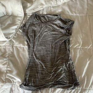 lululemon athletica Heathered Gray Short Sleeve Tee